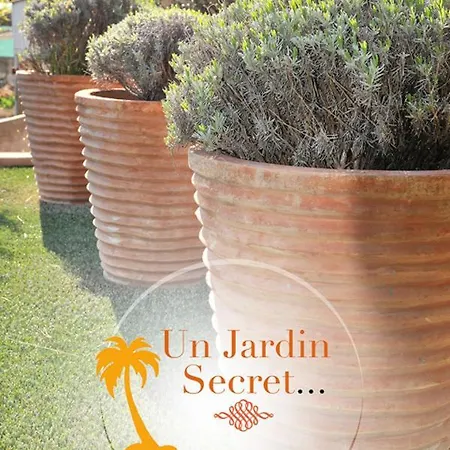 ヴィラ Un Jardin Secret カシ